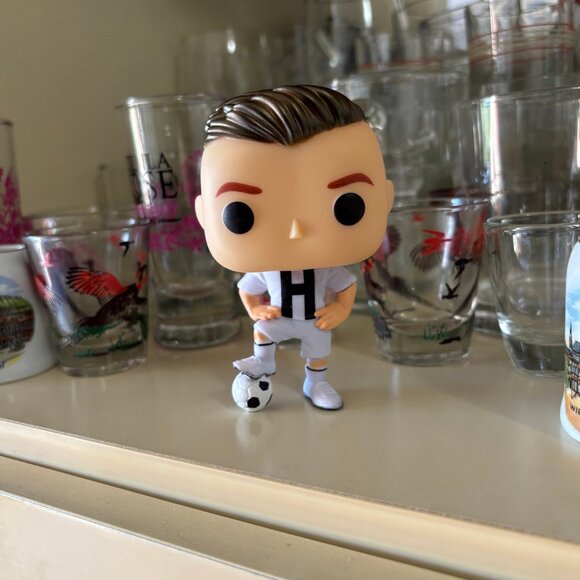 Cristiano Ronaldo Pop Customized! Juventus- Do you know a fan? Perfect gift!!!🎁 - Picture 2 of 3